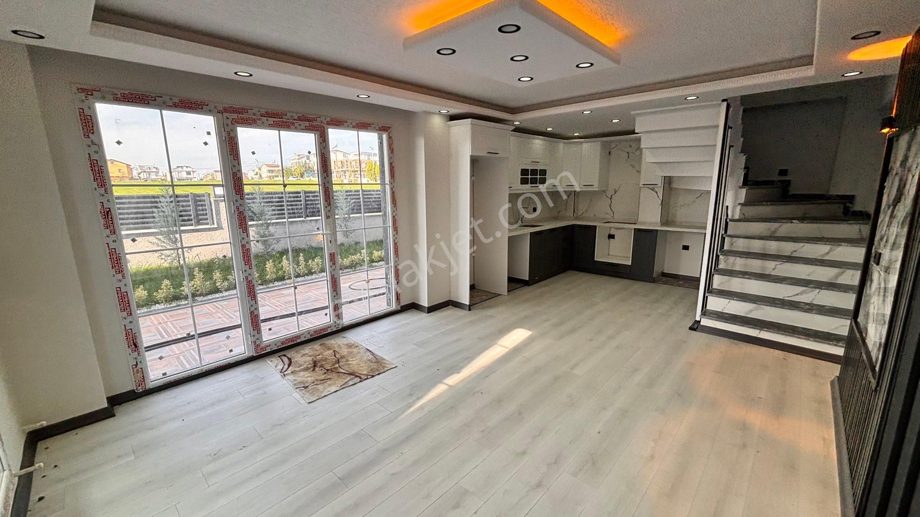 Parka Cephe Müstakil İskanlı Herşey Bu Villada - Görsel 14