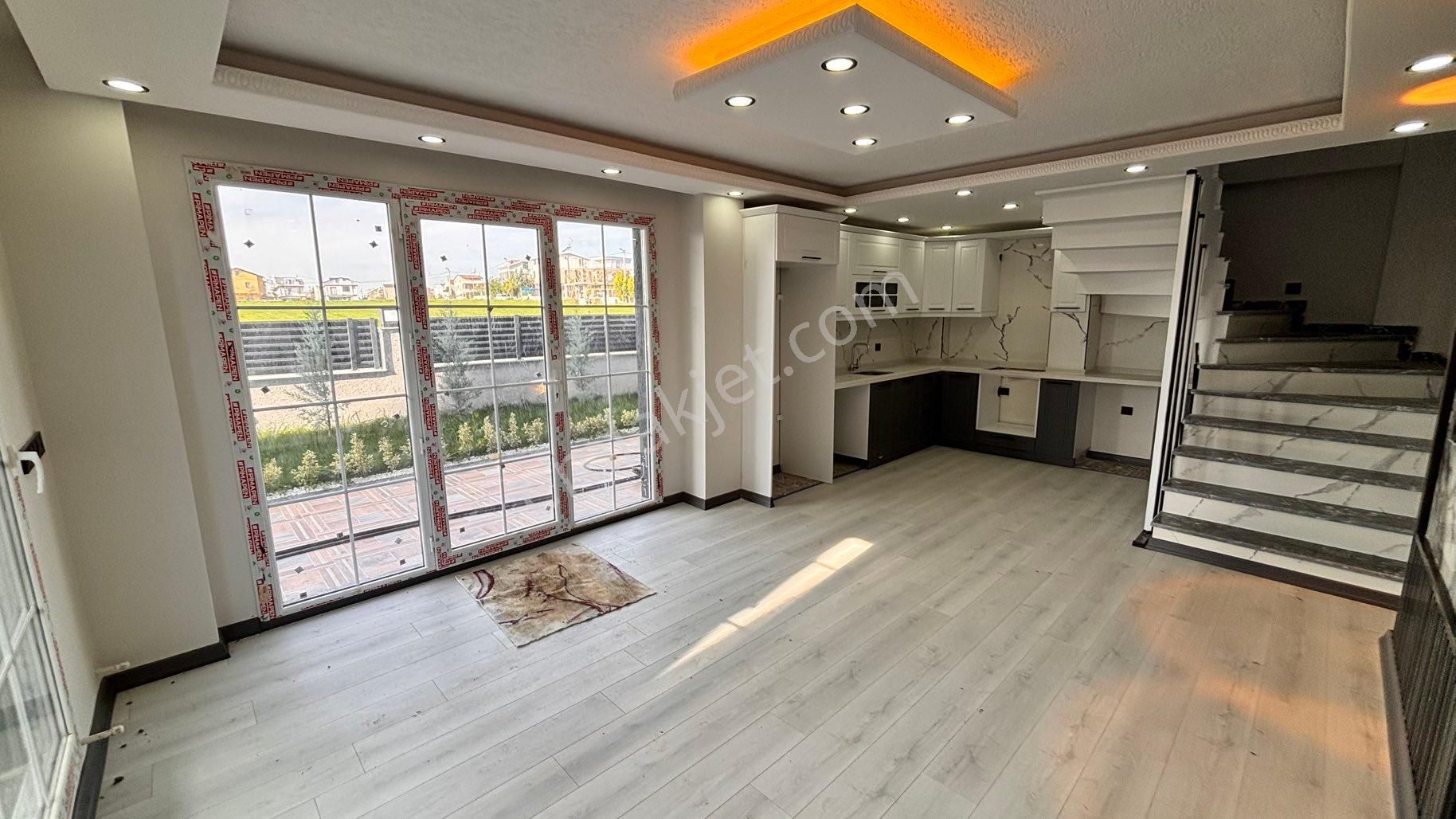 Parka Cephe Müstakil İskanlı Herşey Bu Villada - Görsel 15