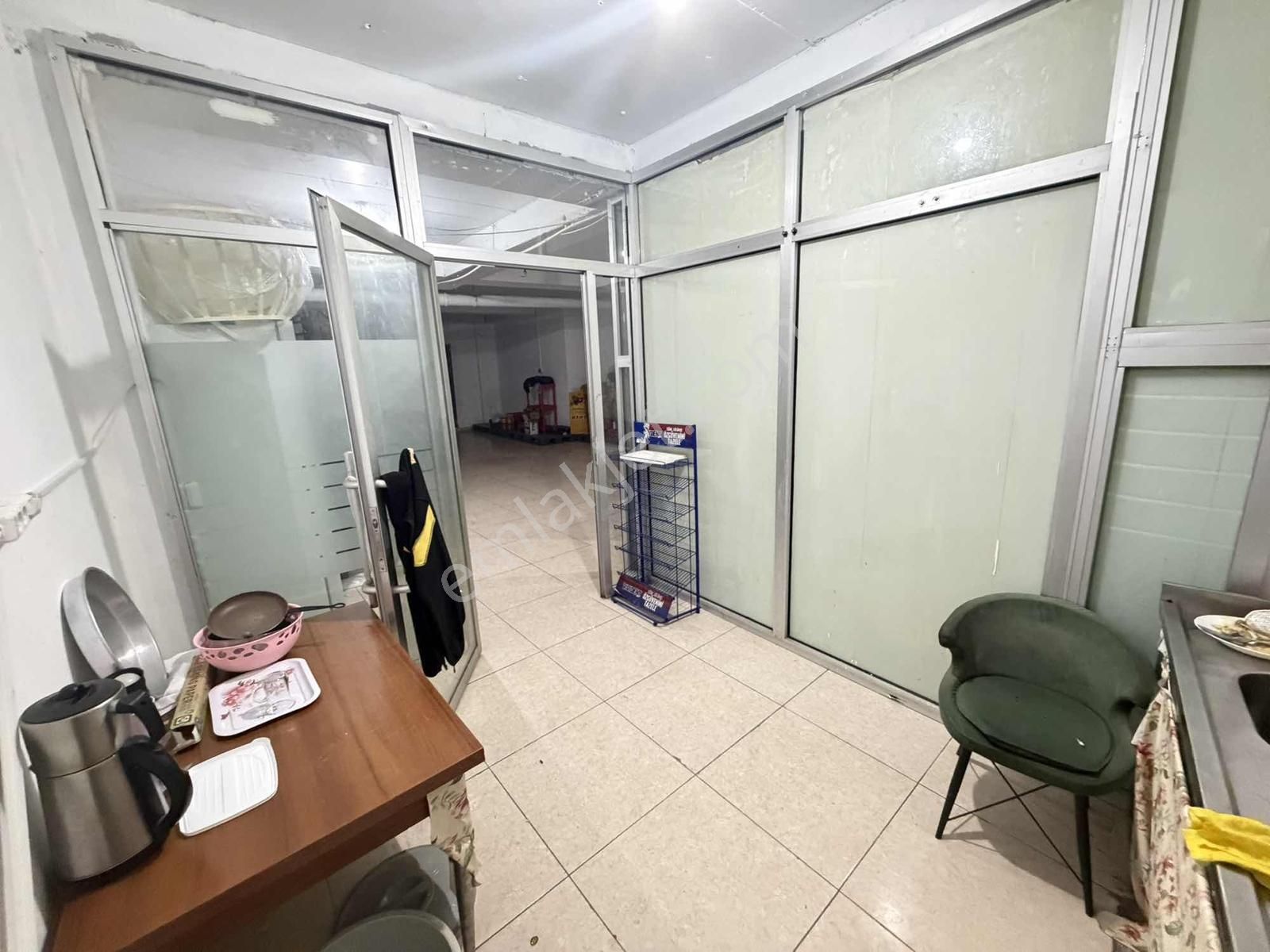 Bağcılar Kazım Karabekir Mahallesinde Net 240m2 Depolu Dükkan - Görsel 8