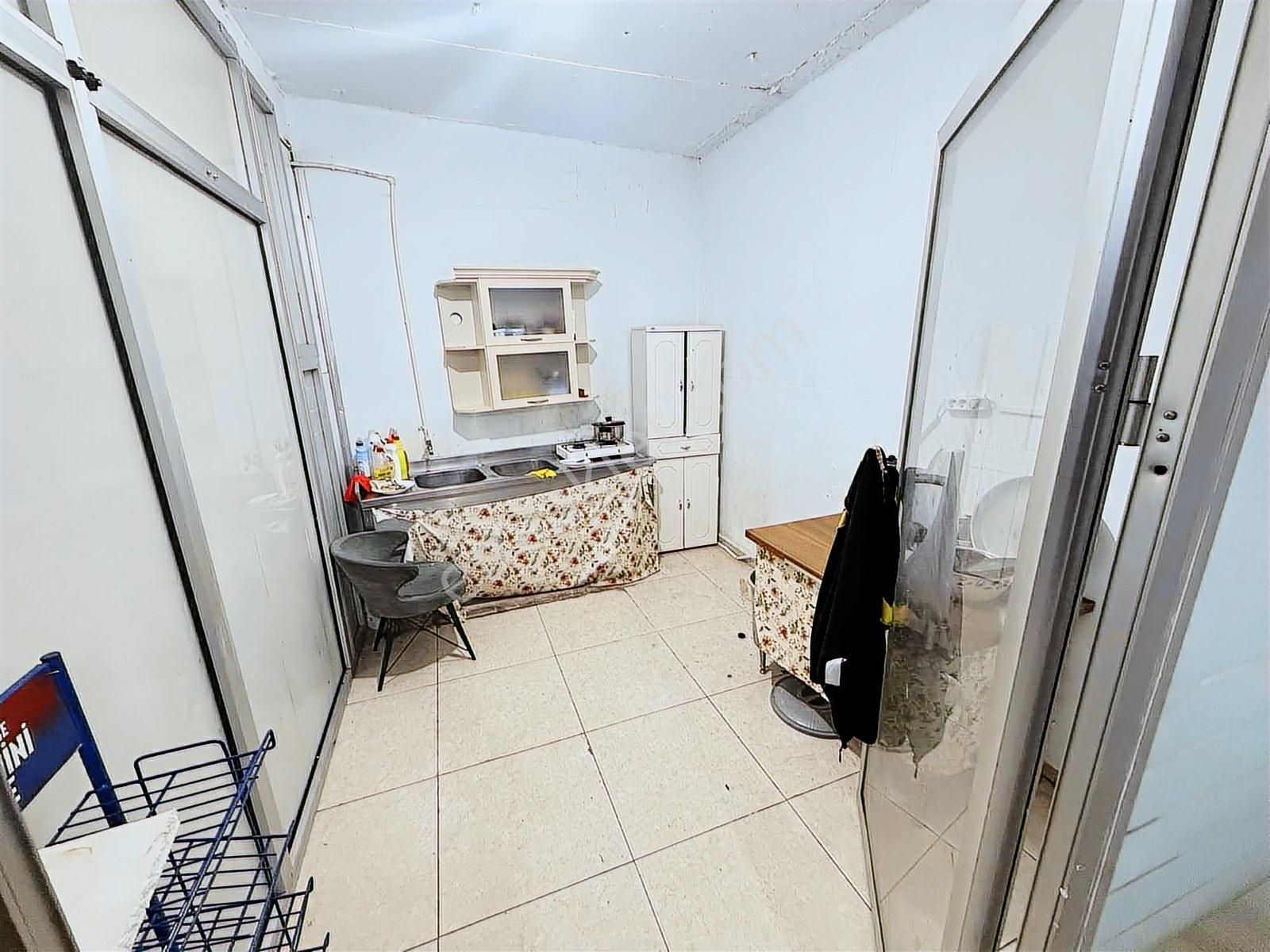 Bağcılar Kazım Karabekir Mahallesinde Net 240m2 Depolu Dükkan - Görsel 9