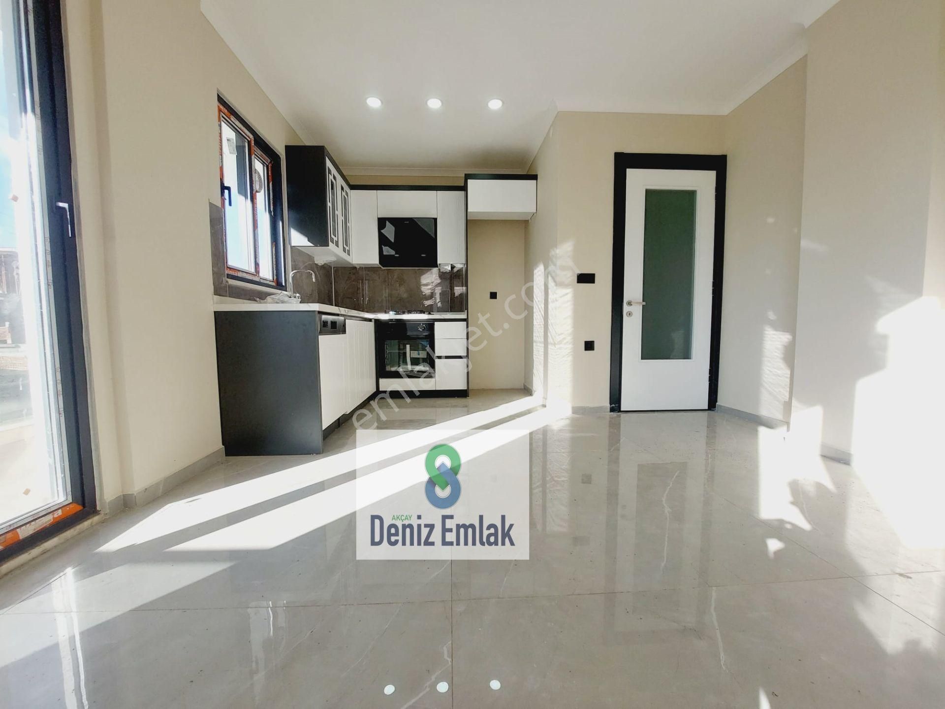 Denizden Akçayda Öncephe Geniş Balkonlu Satılık 2+1 Daire.