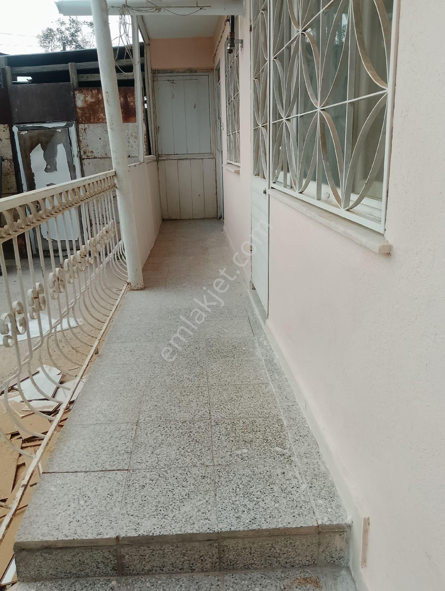 İzmir Çiğli Balatçık'ta Satılık 1+1 Kapalı Mutfak Daire - Görsel 2