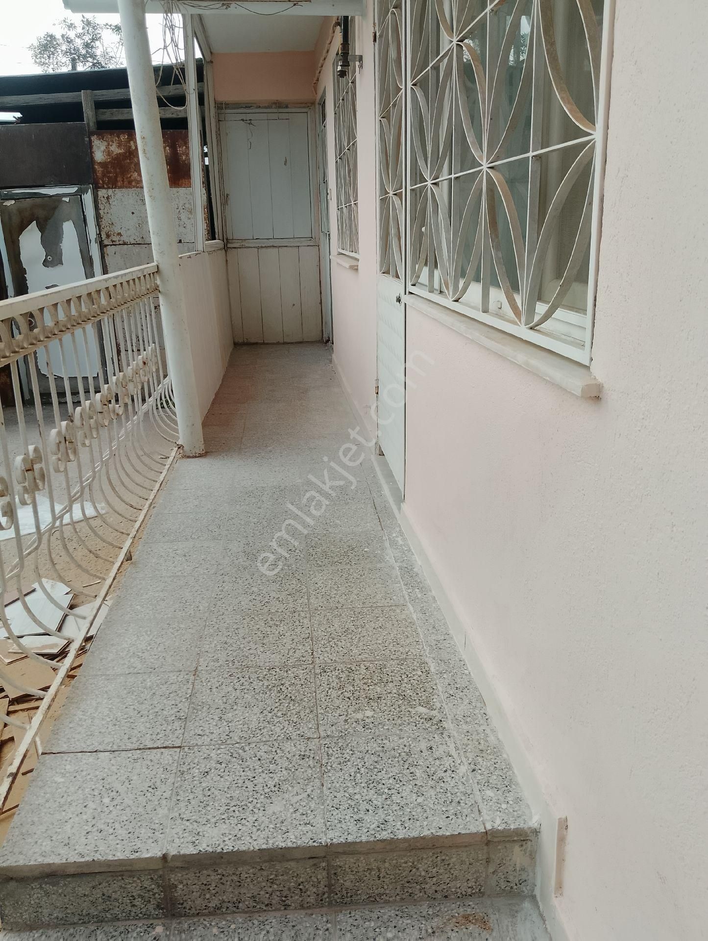 İzmir Çiğli Balatçık'ta Satılık 1+1 Kapalı Mutfak Daire - Görsel 3