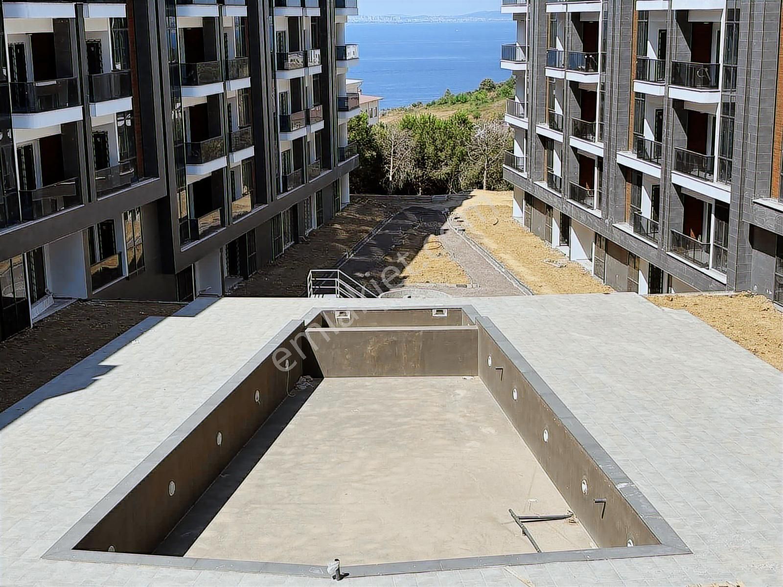 Deniz Manz. Havuzlu Site İçerisinde Ara Kat 1+1 - Görsel 6