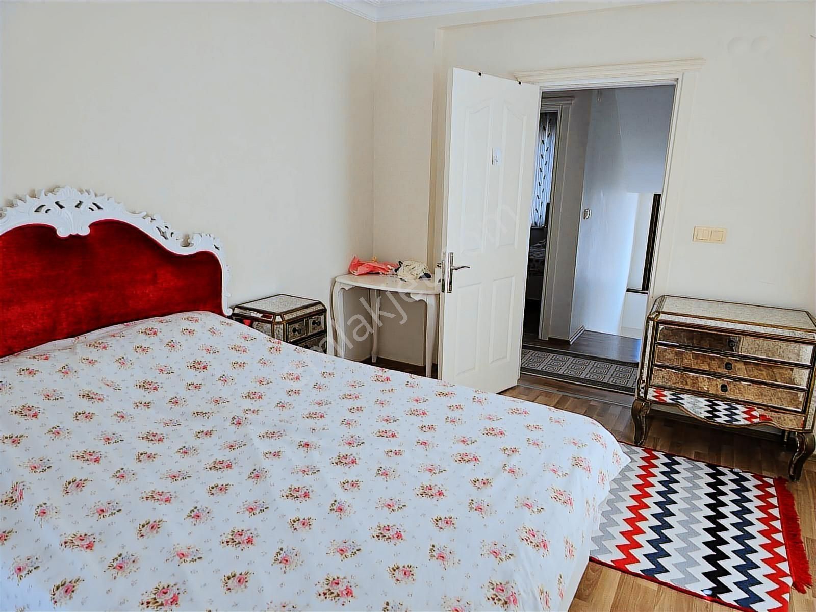 Çiftlikköy Kabaklıda Havuzlu Site İçinde Eşyal Kiralık 4+1 Villa - Görsel 21