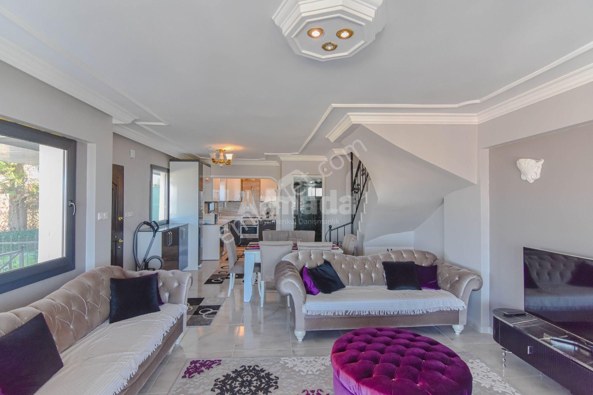 Kuşadası'nda Full Deniz Manzaralı 5+1 Villa - Görsel 5