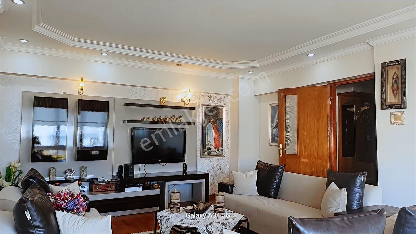 Buca Menderes Caddesinde, Cadde Cepheli,3+1 Ara Kat Satılık - Görsel 26