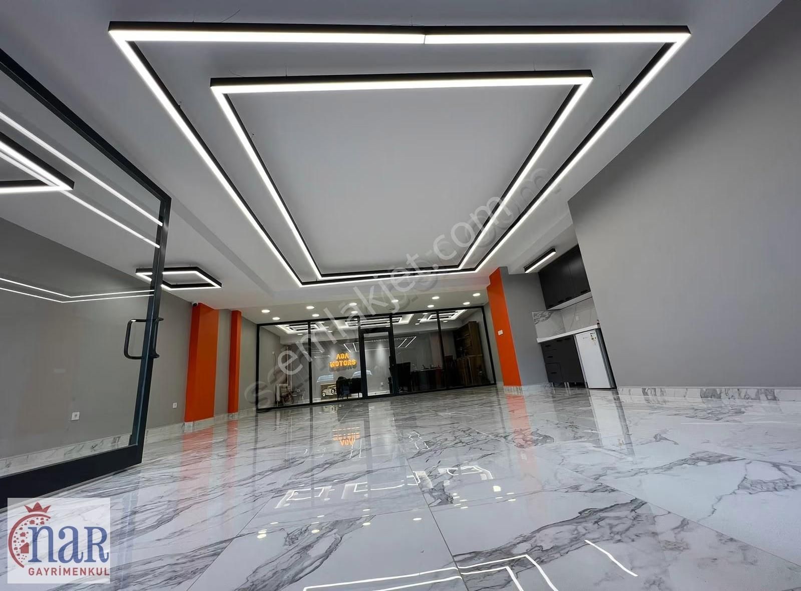 İncek Tek Sitesinde Cadde Üzeri Satılık Dükkan