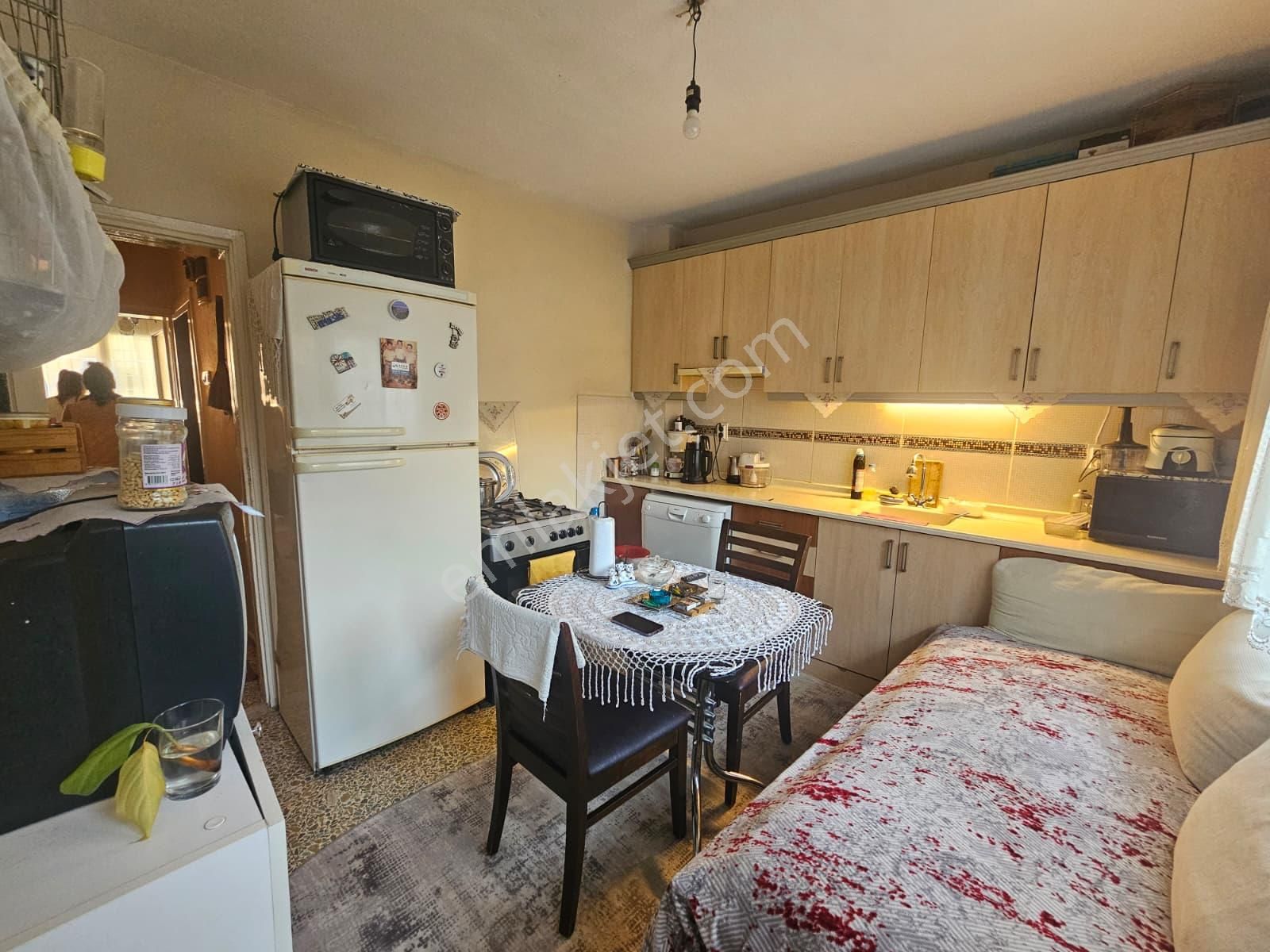 Çiğli Yeni Mah Geniş Teraslı + Arka Bahçeli 3 Katlı Satılık Bina