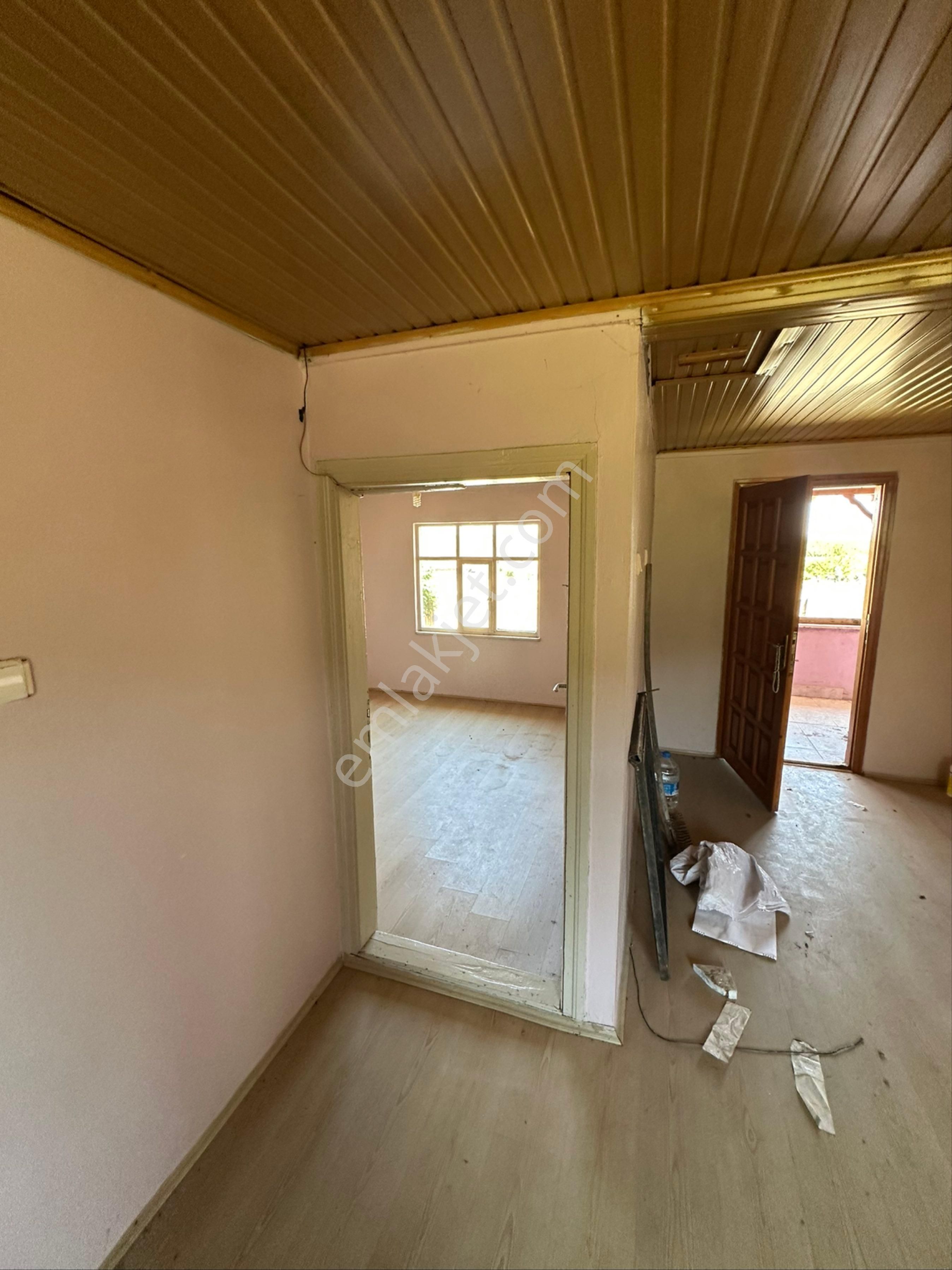 Uzunköyde Yatırımlık Satılık 1863 M2 Ev Ahır Ve Tarlası - Görsel 16