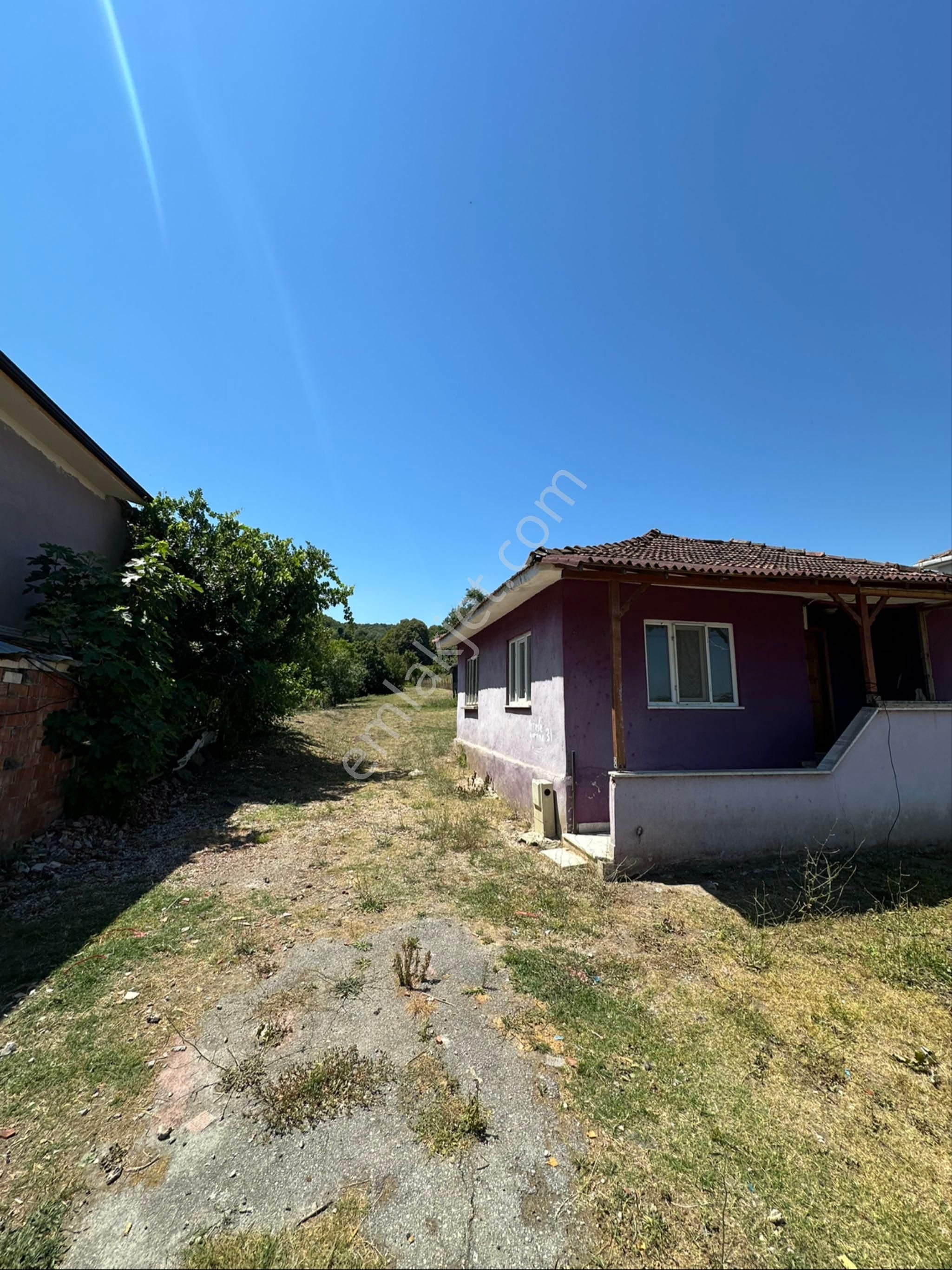 Uzunköyde Yatırımlık Satılık 1863 M2 Ev Ahır Ve Tarlası - Görsel 2