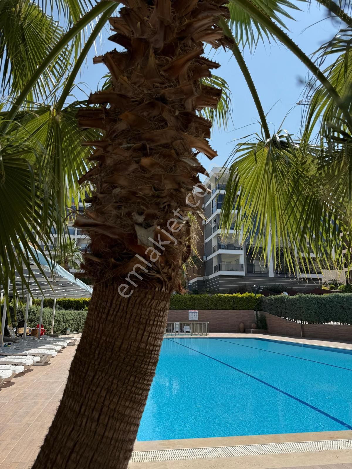 Kuşadası Değirmendere'de 3+1 Bahçe Katı Havuzlu Eşyalı Daire - Görsel 12