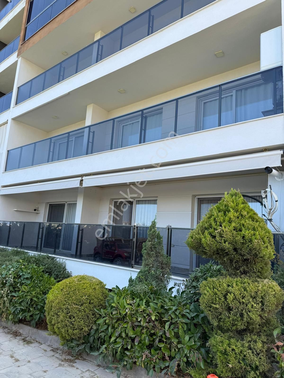 Kuşadası Değirmendere'de 3+1 Bahçe Katı Havuzlu Eşyalı Daire - Görsel 9