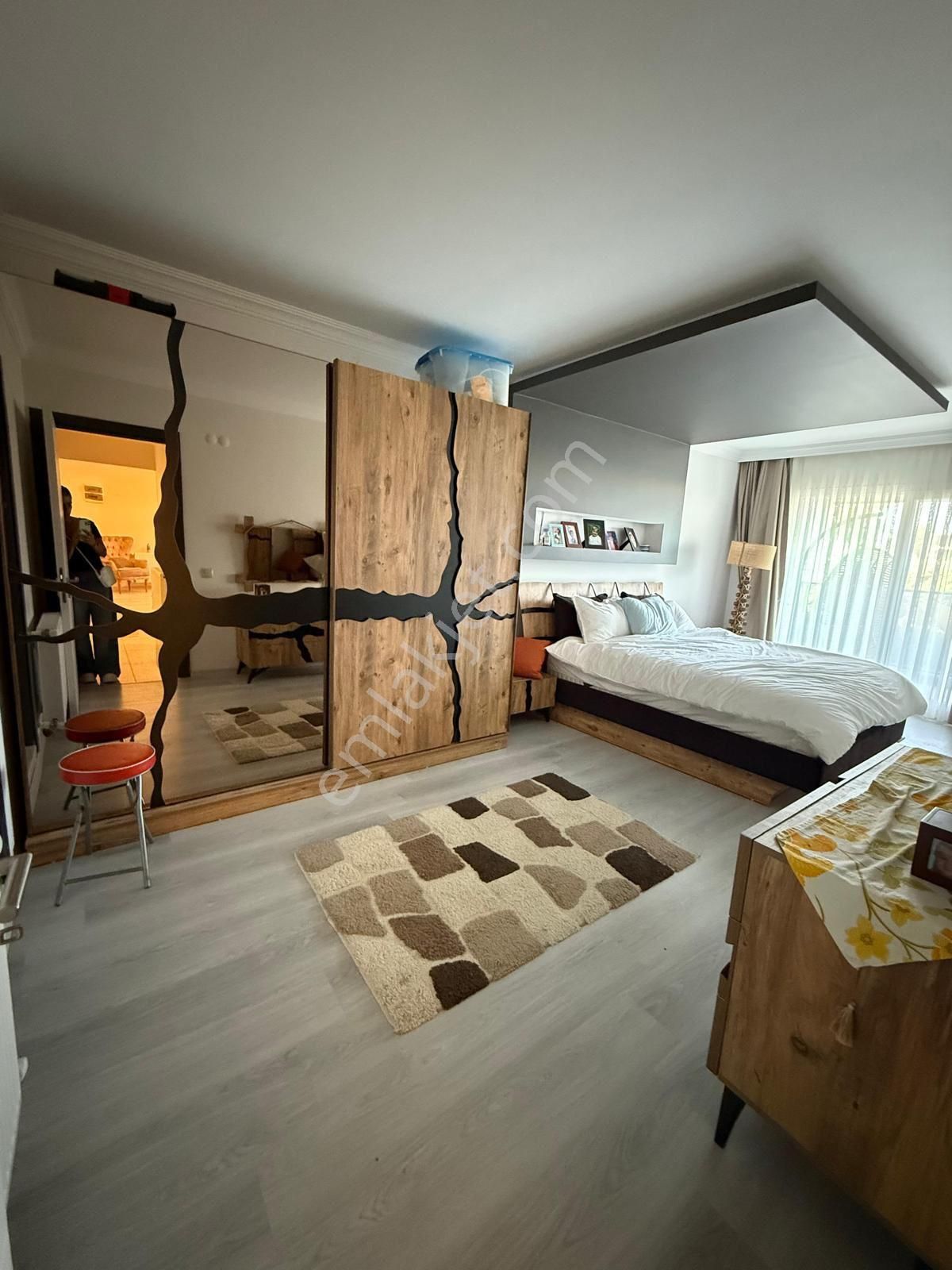 Kuşadası Değirmendere'de 3+1 Bahçe Katı Havuzlu Eşyalı Daire - Görsel 5