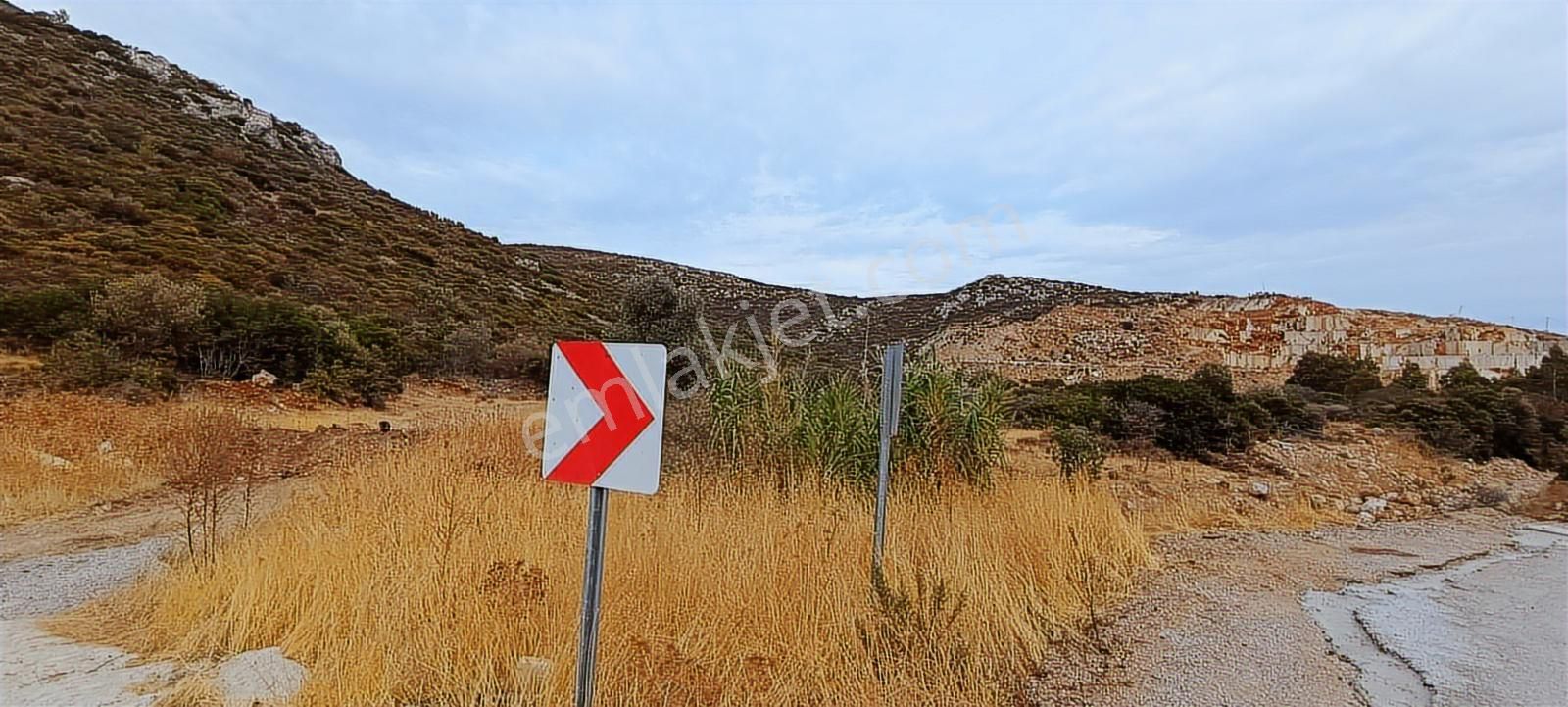 Mühendis Emlak'ta Urla Balıklıova Ildır Yolu Üzeri 6 Dönüm Tarla - Görsel 20