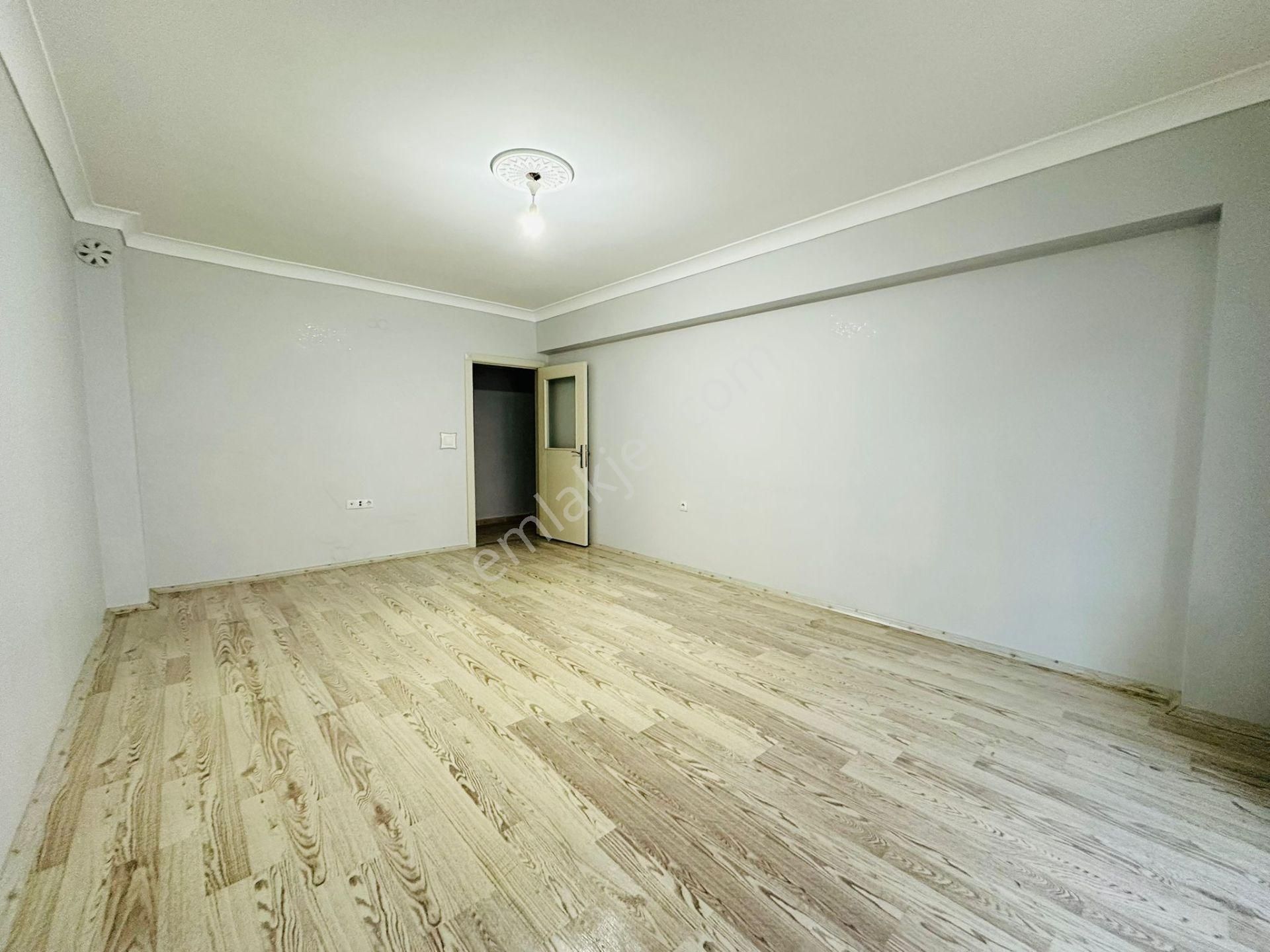 Beşikkaya'da Asansörlü Kök Tapu Katta 3+1 Satılık Daire !!! - Görsel 4