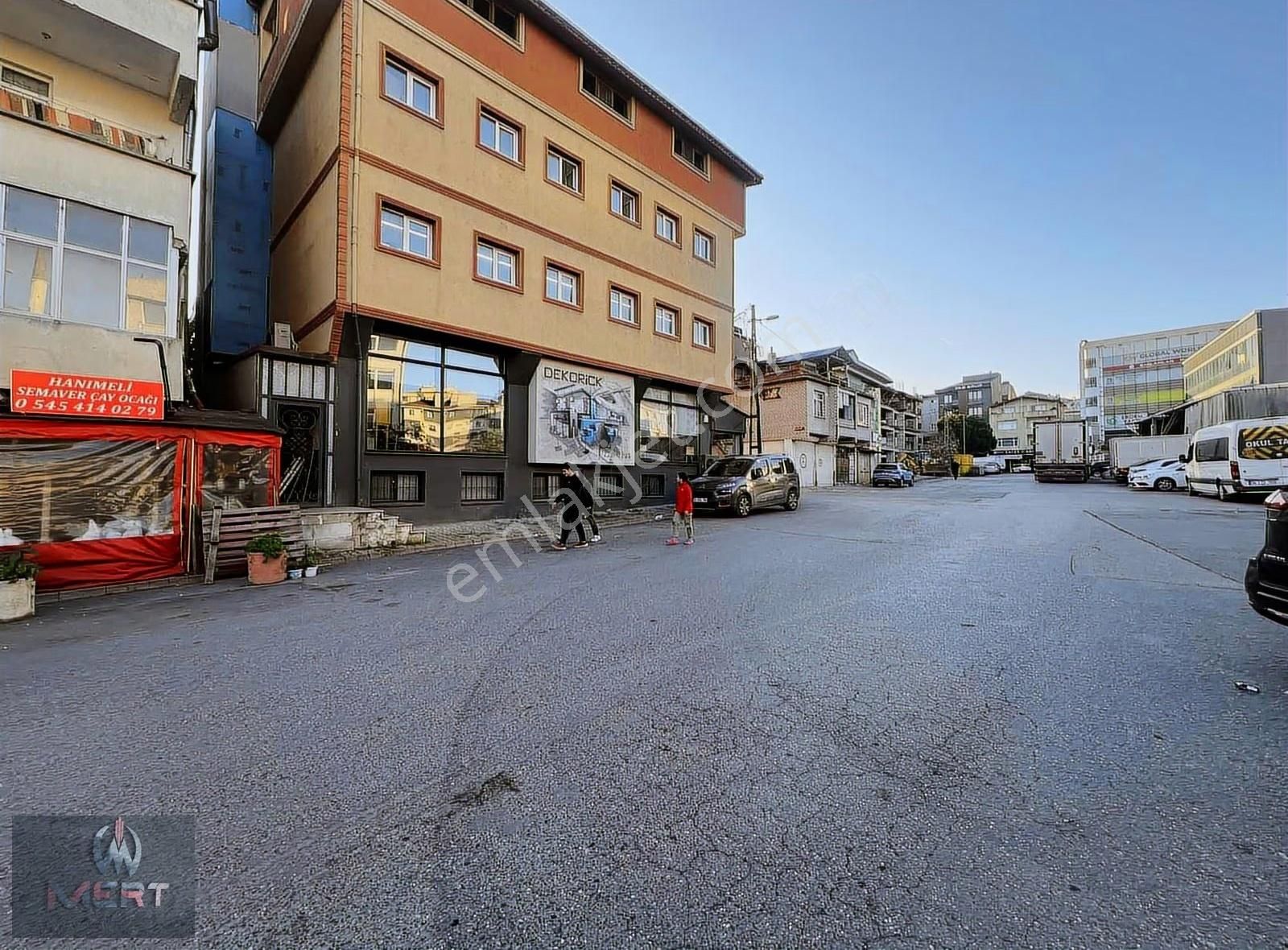 Dudullu Da Alemdağ Caddesine Yakın Düzayak Giriş Dükkan