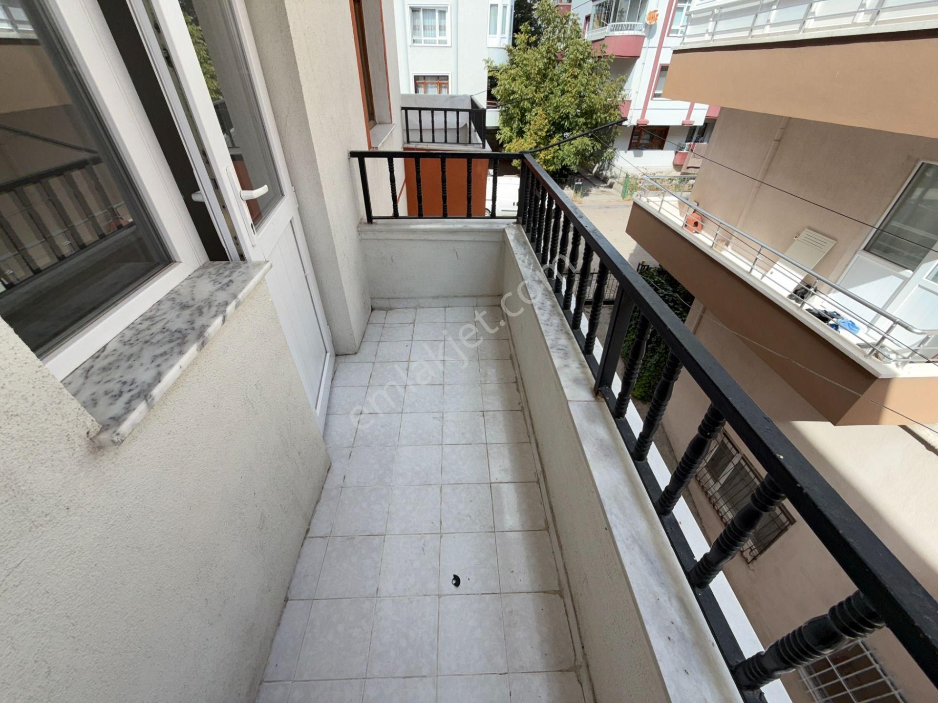 Pursaklar Ufuk Kılıç Emlak'tan Merkezde 2 Balkon 3+1 Daire - Görsel 5