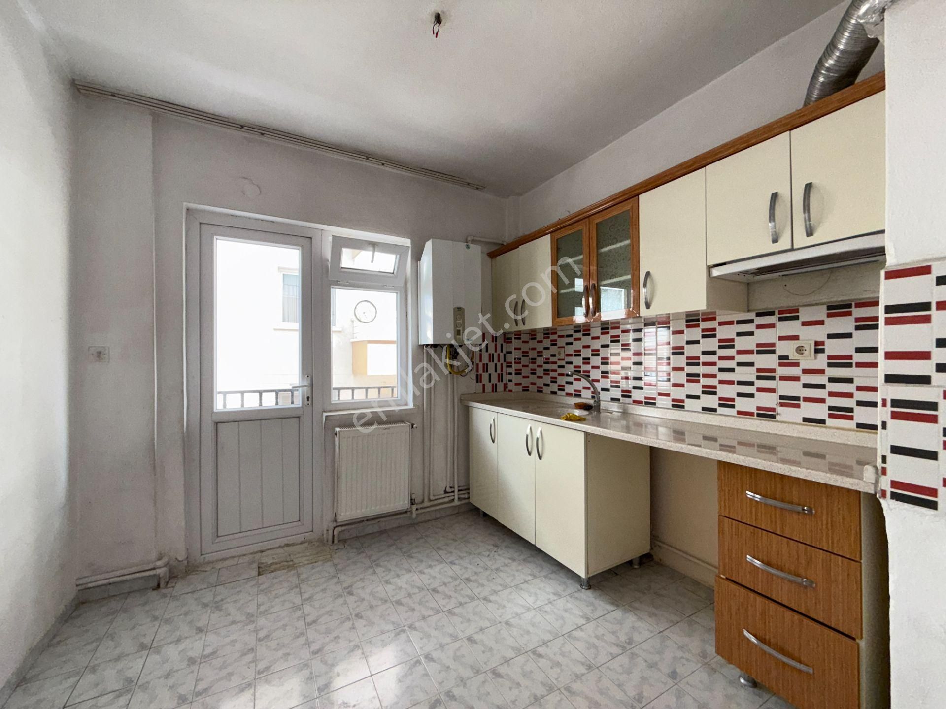 Pursaklar Ufuk Kılıç Emlak'tan Merkezde 2 Balkon 3+1 Daire