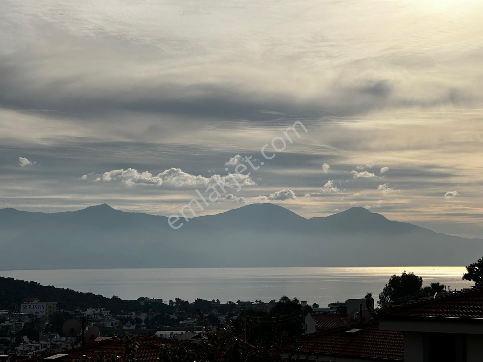 Kuşadası Değirmendere Kendine Ait Bahçeli Havuzlu Sitede Ters Dubleks - Görsel 3