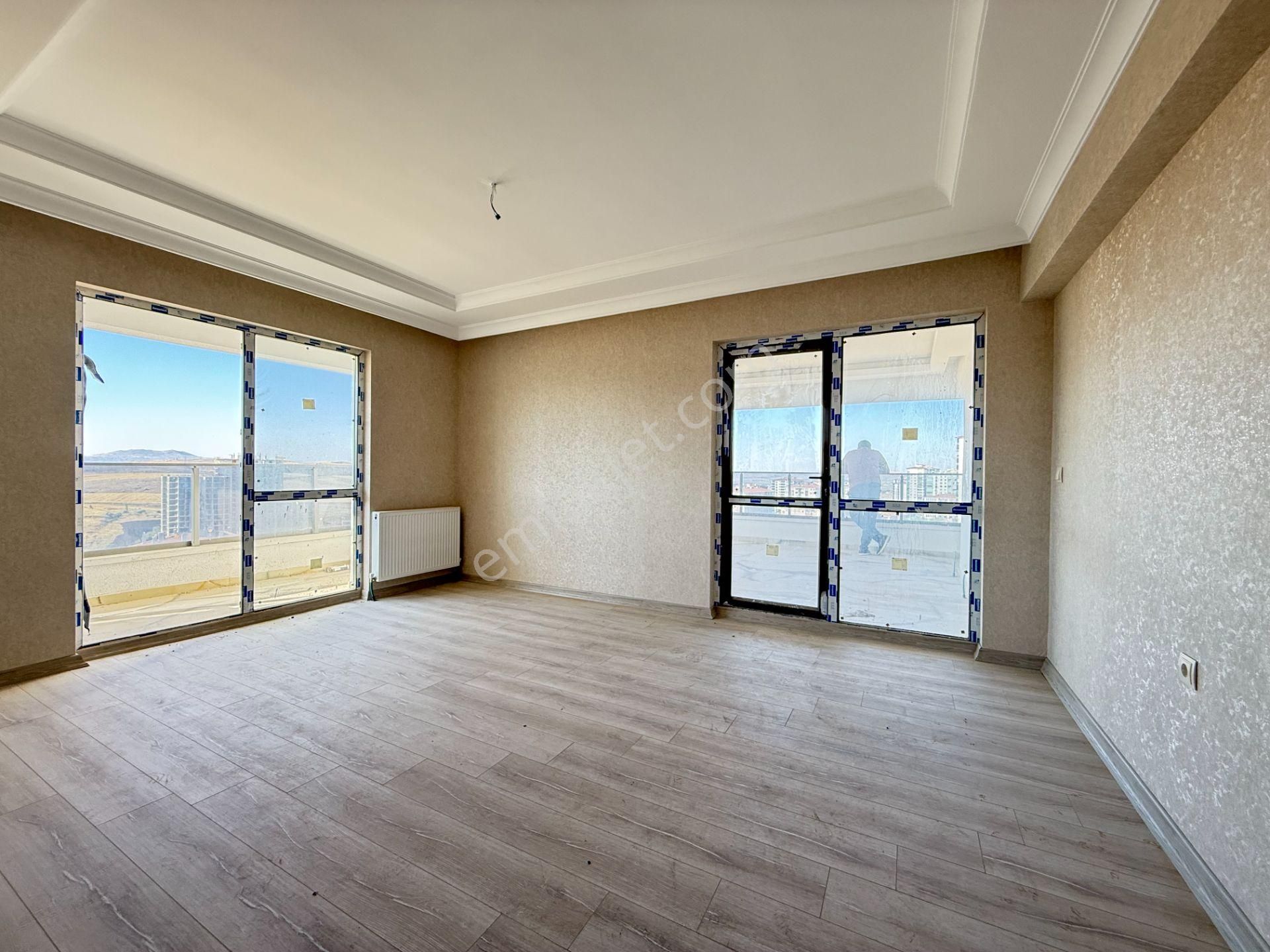 Ufuk Kılıç Emlak'tan Ultralüx Sitede, 200 M2 Teras Balkon, K.otoparklı 4+1 - Görsel 13