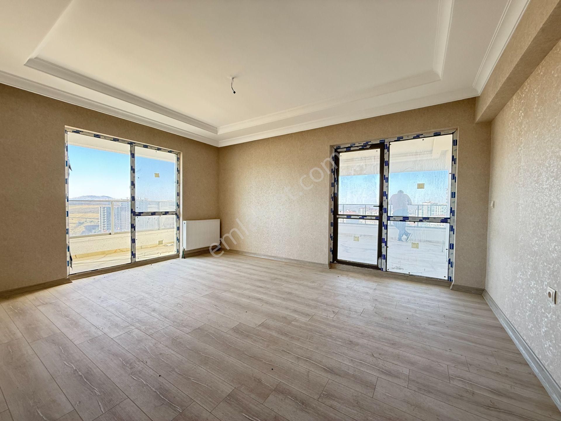 Ufuk Kılıç Emlak'tan Ultralüx Sitede, 200 M2 Teras Balkon, K.otoparklı 4+1 - Görsel 14