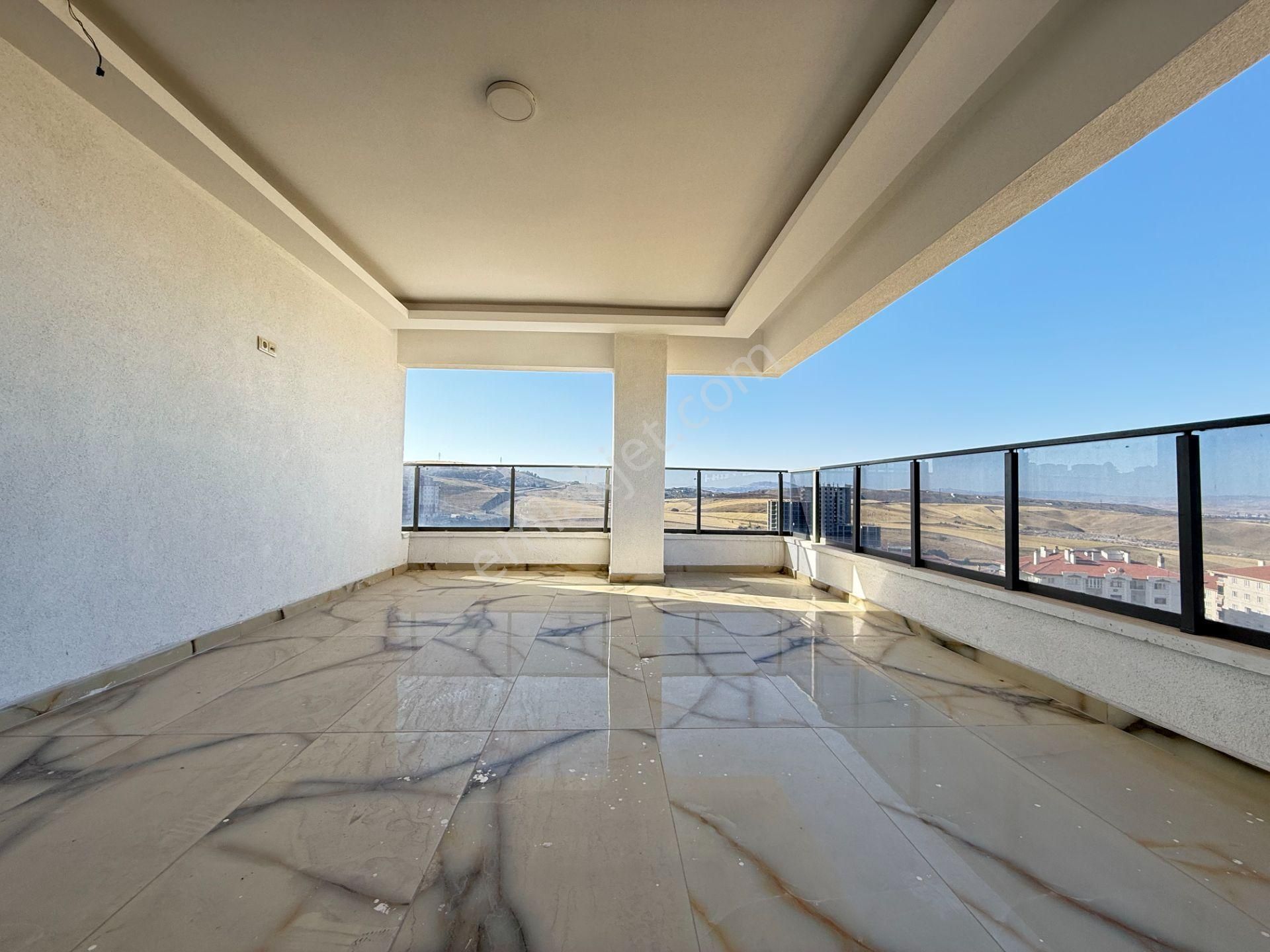 Ufuk Kılıç Emlak'tan Ultralüx Sitede, 200 M2 Teras Balkon, K.otoparklı 4+1 - Görsel 8