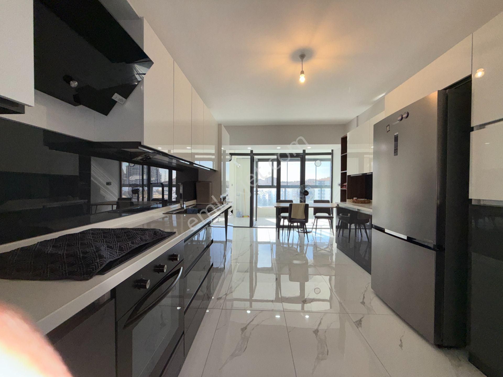 Ufuk Kılıç Emlak'tan Lüx Sitede Kapalı Garajlı Sıfır 4+1 Ultra Lüks Eşyalı 12. Daire