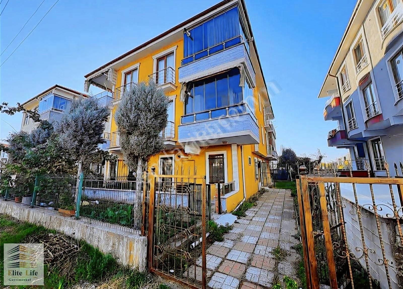 Sakarya Karasu Yalı Mahalleside Eşyalı 2+1 Satılık Arakat Daire