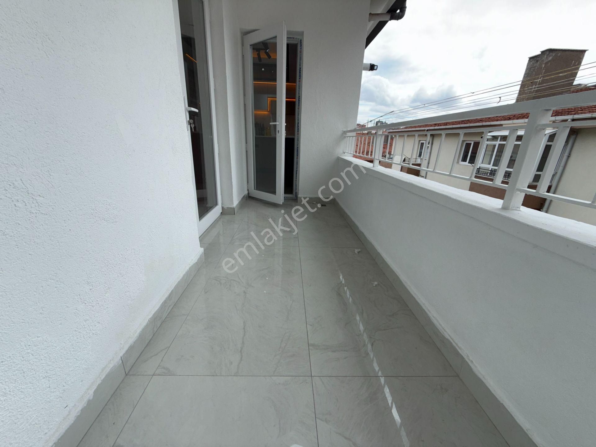 Ufuk Kılıç Emlak'tan Full Yapılı Şık Tasarım Güney Cephe 3+1 Daire - Görsel 6