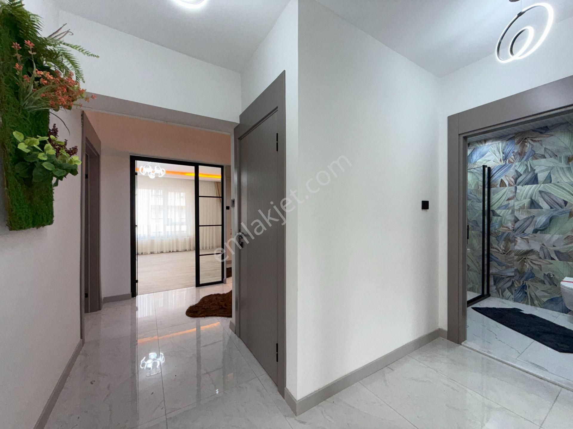 Ufuk Kılıç Emlak'tan Full Yapılı Şık Tasarım Güney Cephe 3+1 Daire - Görsel 32