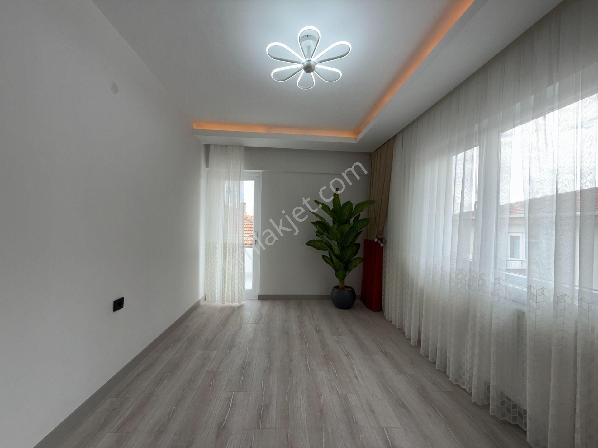 Ufuk Kılıç Emlak'tan Full Yapılı Şık Tasarım Güney Cephe 3+1 Daire - Görsel 15