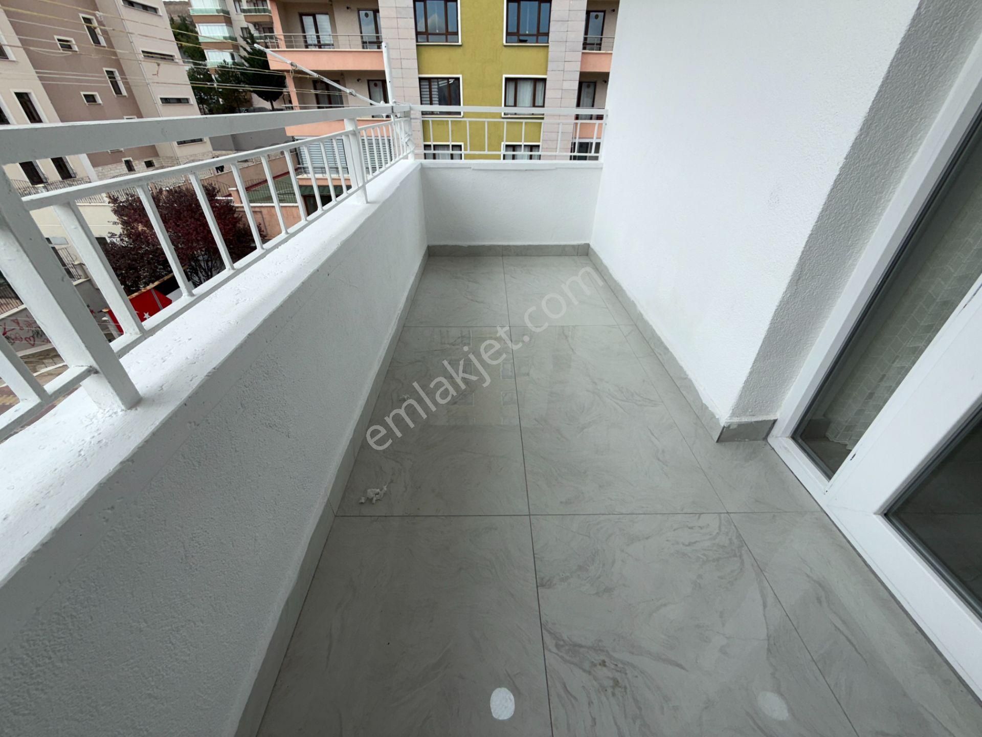 Ufuk Kılıç Emlak'tan Full Yapılı Şık Tasarım Güney Cephe 3+1 Daire - Görsel 5