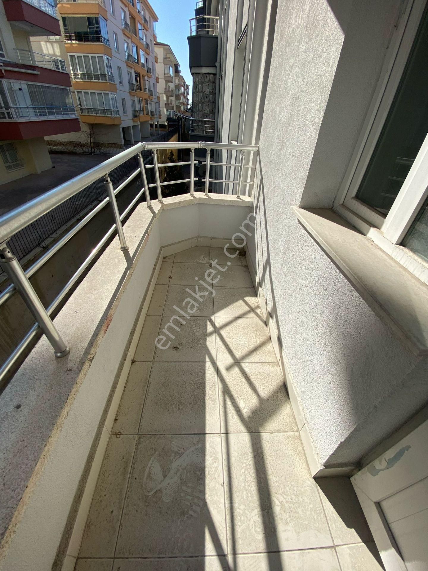 Pursaklar Ufuk Kılıç Emlak'tan Orta Kat 3+1 120 M2 Masrafsız Daire - Görsel 9