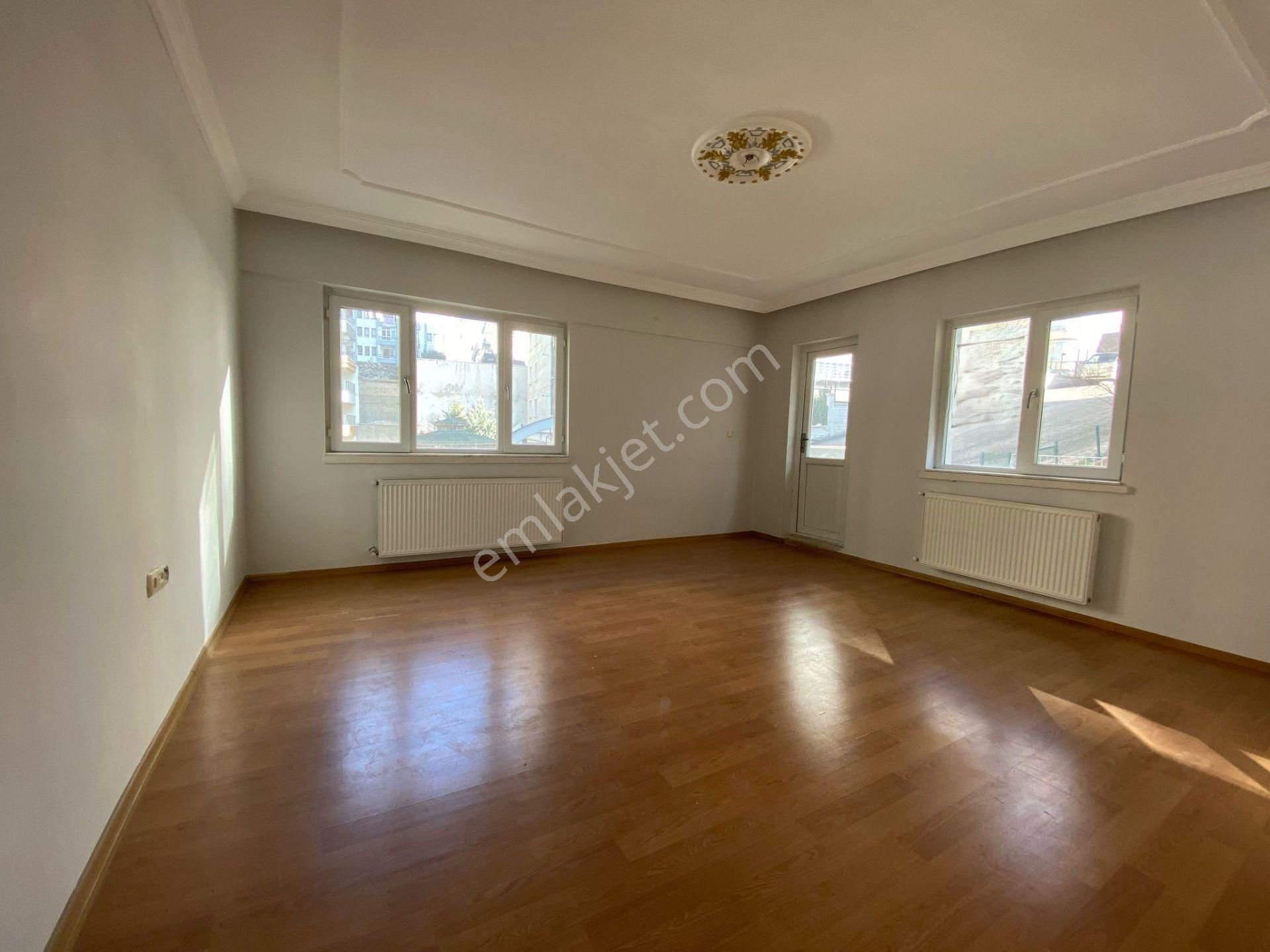 Pursaklar Ufuk Kılıç Emlak'tan Orta Kat 3+1 120 M2 Masrafsız Daire - Görsel 7