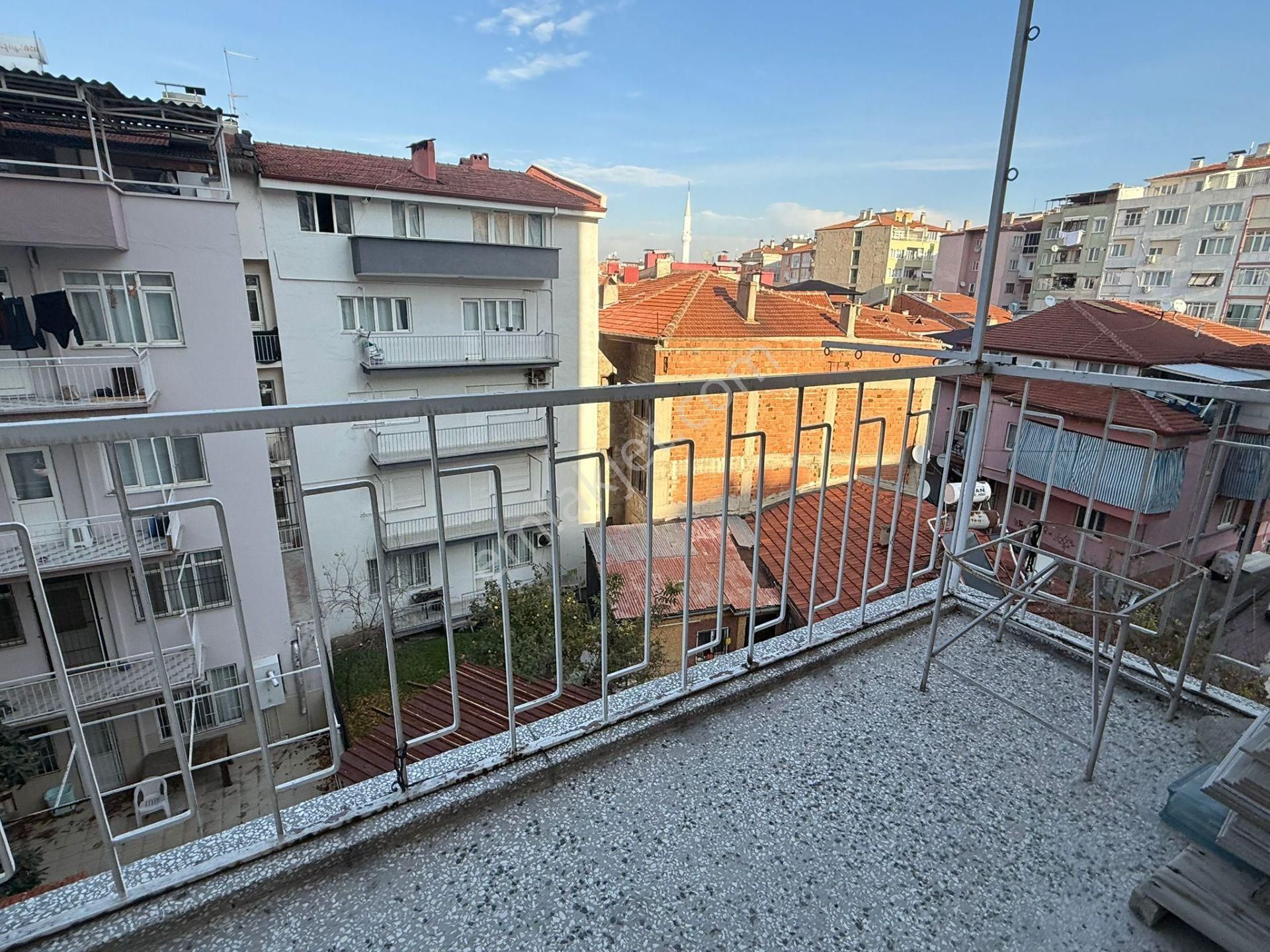 Binyapıdan İnönü Cad. 3+1 Köşe Cepheli Ara Kat Asansörlü Daire ! - Görsel 5