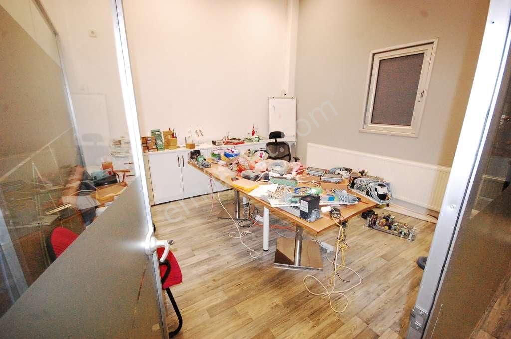 Aydınevler De E-5 Cepheli Müstakil Tek Katlı Bina - Görsel 21