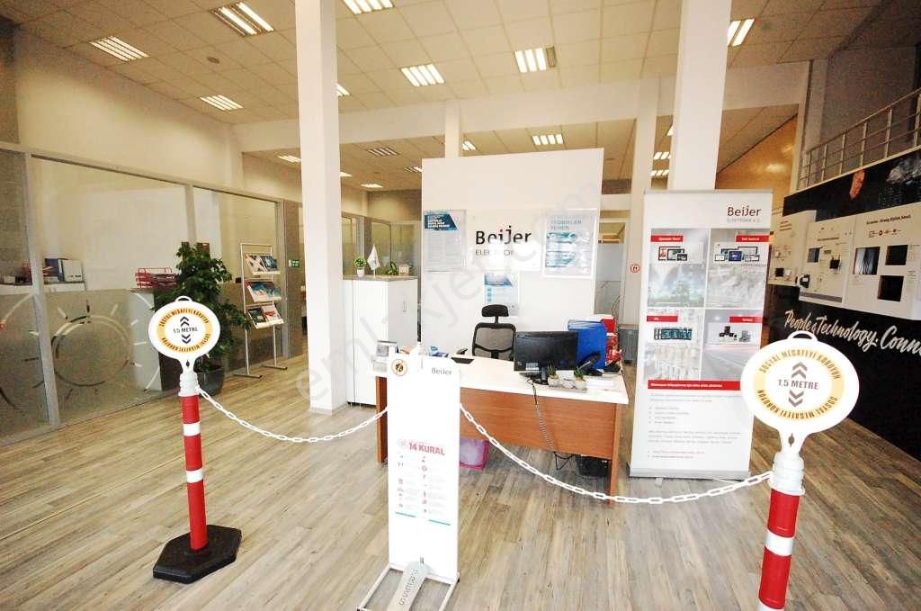 Aydınevler De E-5 Cepheli Müstakil Tek Katlı Bina