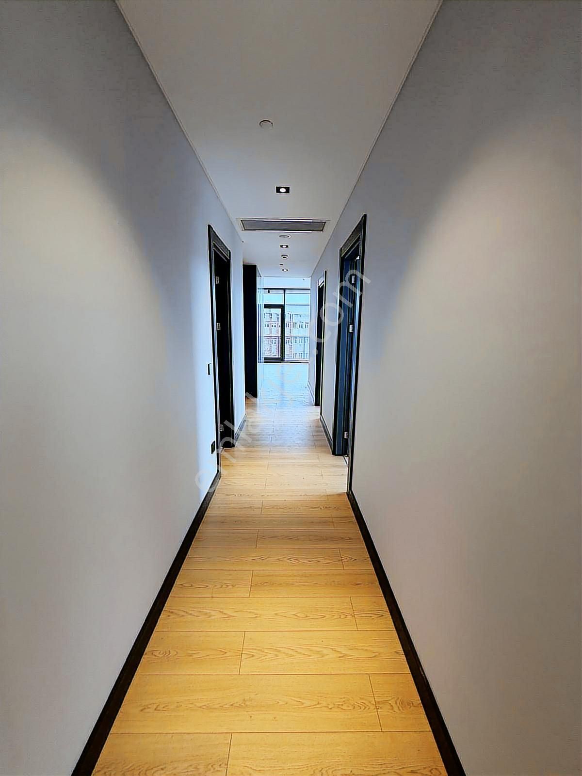 İstanbul'un Merkezi Zeytinburnu'nda Premium Plaza Ofisleri - Görsel 8