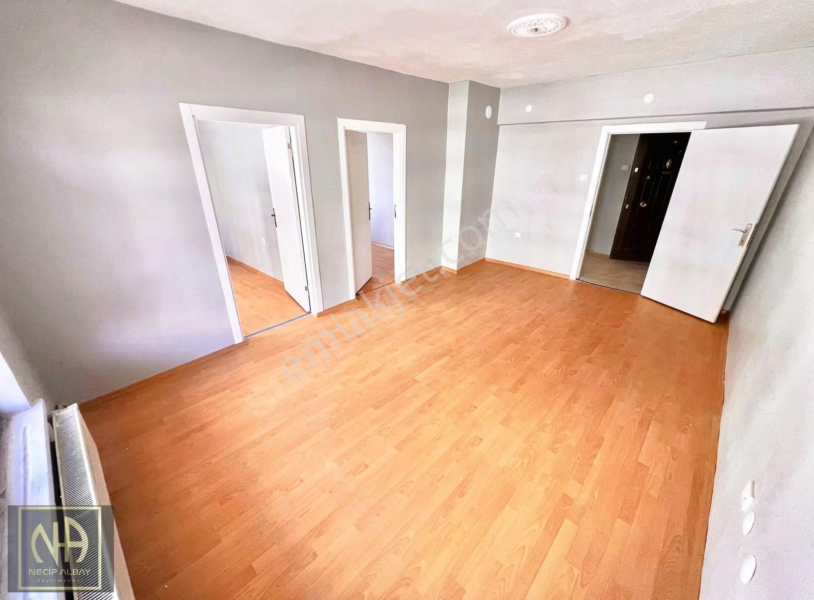 Etlik'de Bağcı Cd Üzeri Ara Kat Geniş Fırsat 3+1 Satılık Daire