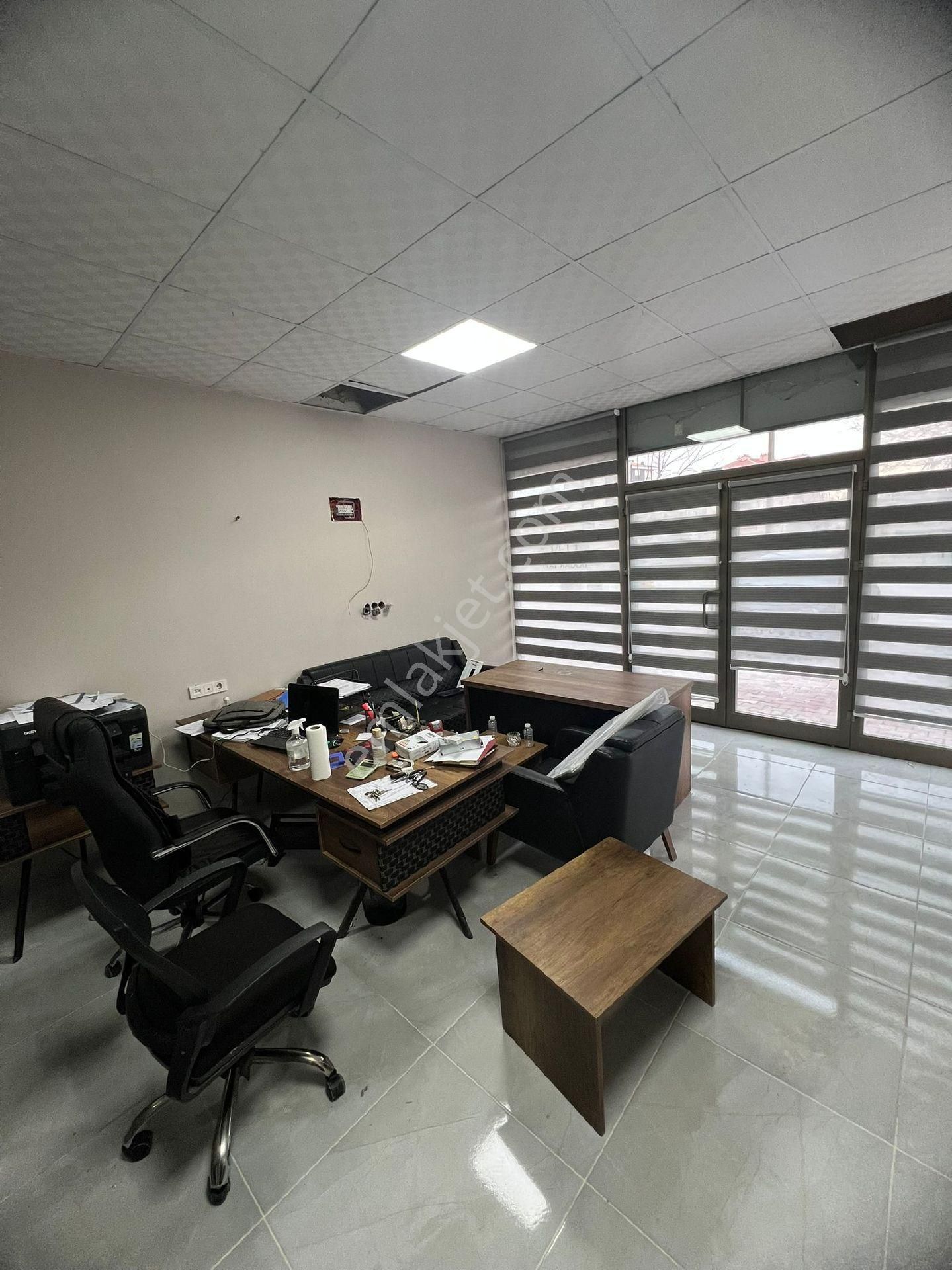 Konya/karataynuraniye Kuran Kursunun Arkasında Satılık 45 Metrekare Dükkanaltıyola 75 Metre Mesafede