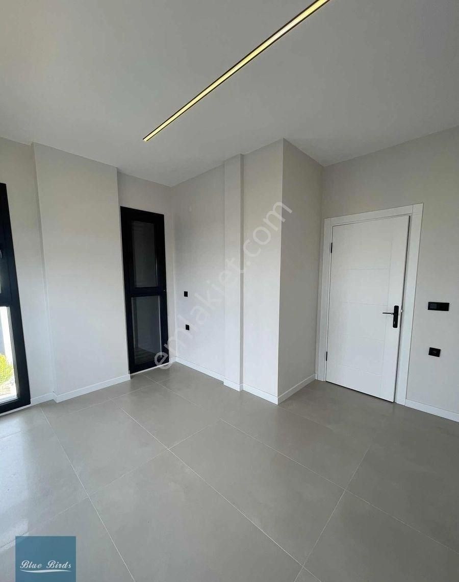 Kuşadası Davutlar Tripleks 4+1 Asansörlü Lüks Villa - Görsel 16