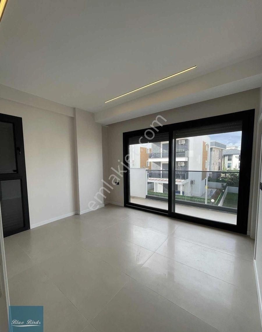 Kuşadası Davutlar Tripleks 4+1 Asansörlü Lüks Villa - Görsel 19