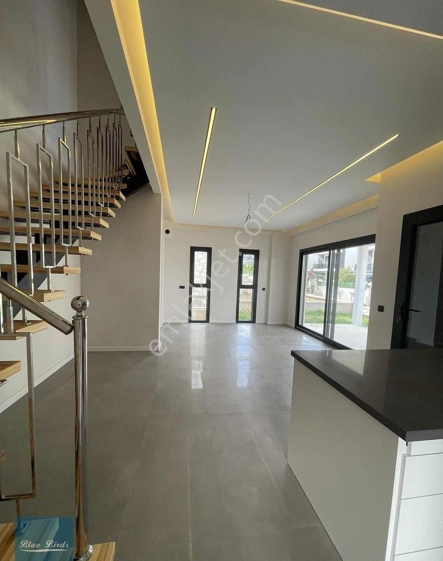 Kuşadası Davutlar Tripleks 4+1 Asansörlü Lüks Villa - Görsel 20