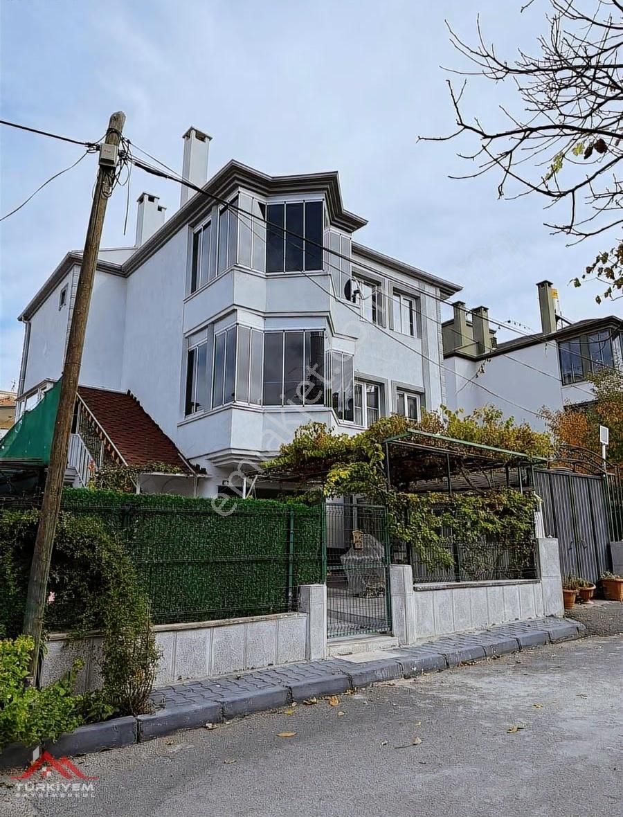 Tramvay'a Yürüme Mesafesinde Lüks Yapılı Bağımsız Villa