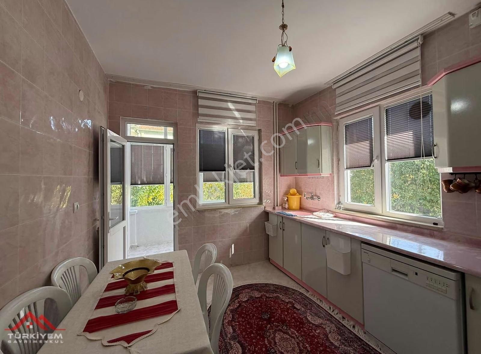 Tramvay'a Yürüme Mesafesinde Lüks Yapılı Bağımsız Villa - Görsel 5