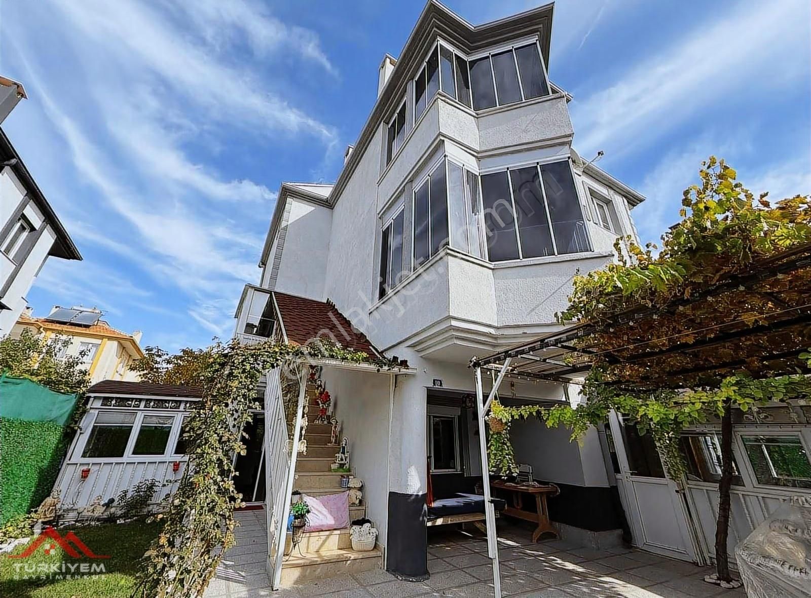 Tramvay'a Yürüme Mesafesinde Lüks Yapılı Bağımsız Villa - Görsel 4