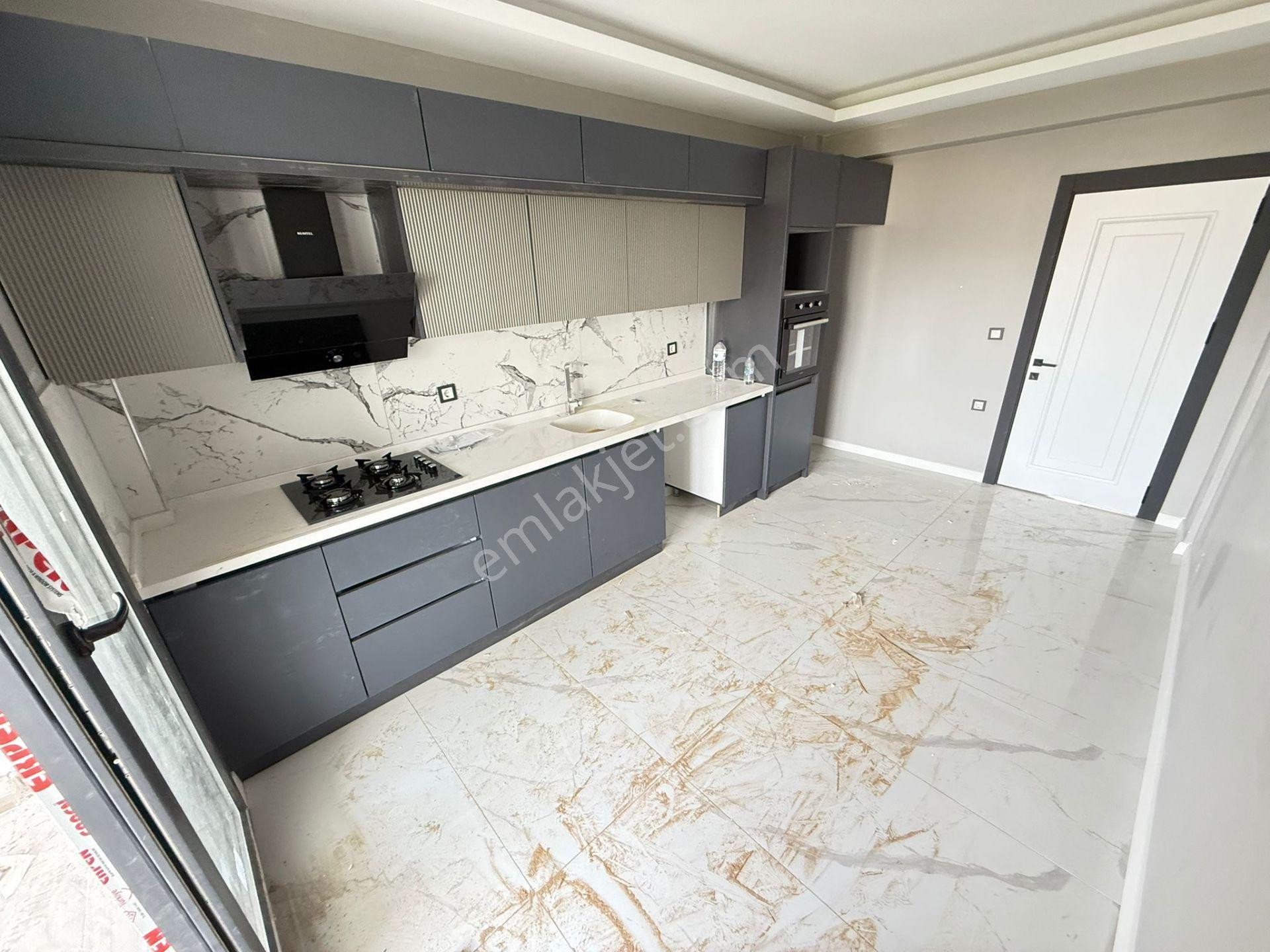 ▇ Kadıköy'de Site İçin'de 130 M2 Geniş Balkonlu 2+1 Lüks Daire ▇ - Görsel 2