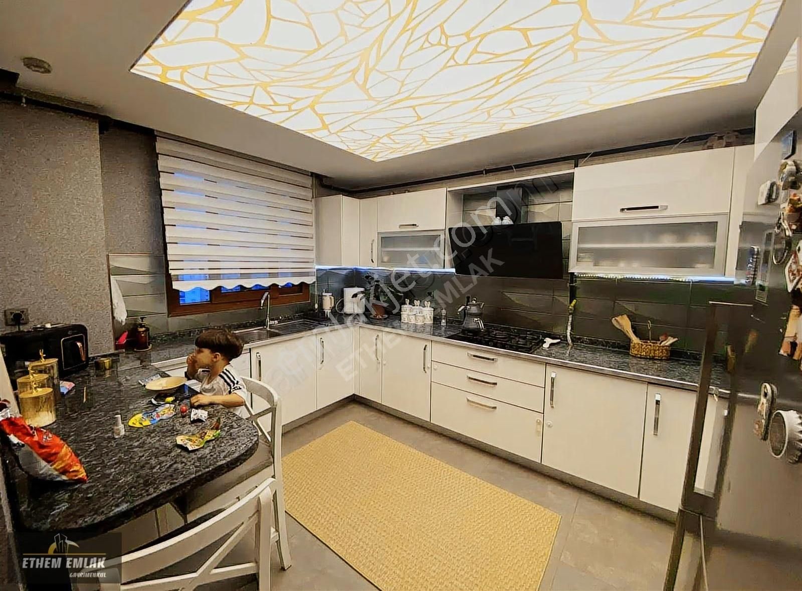 Lüks Ve Şık Consept Daıre Kilerli Havuzlu Satılık 3+1 Kaçmaz