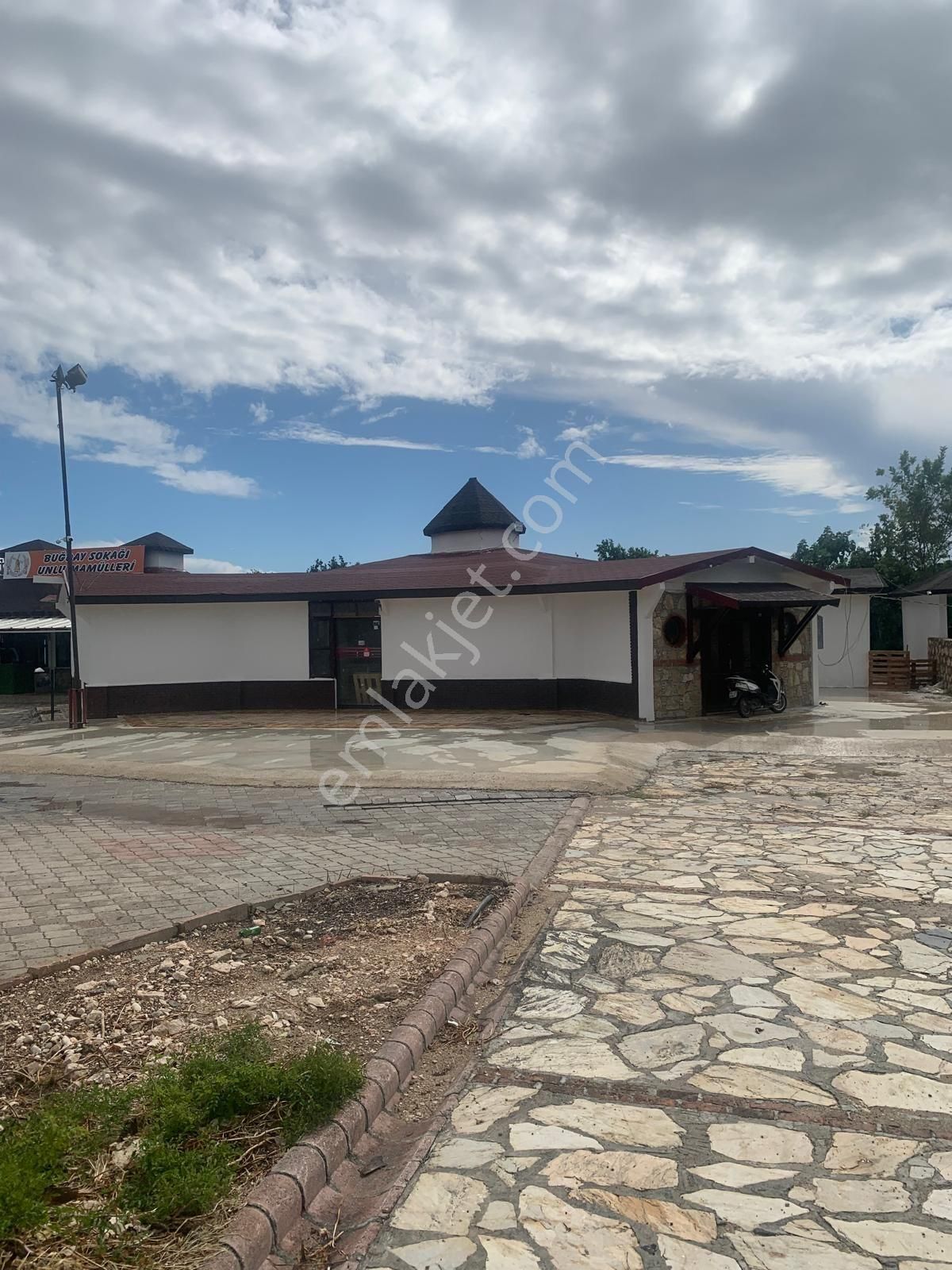 Kumluova Karadere Kavşağında 1.050 M² Ruhsatlı Kiralık Ticari İşyeri - Görsel 2